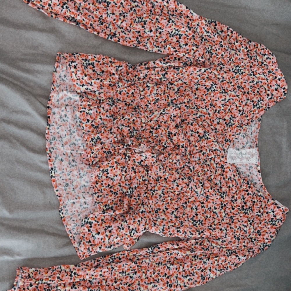 Floral cropped blouse